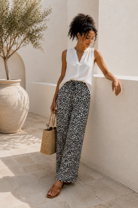 Pantaloni dama negri din vascoza cu animal print alb [3]
