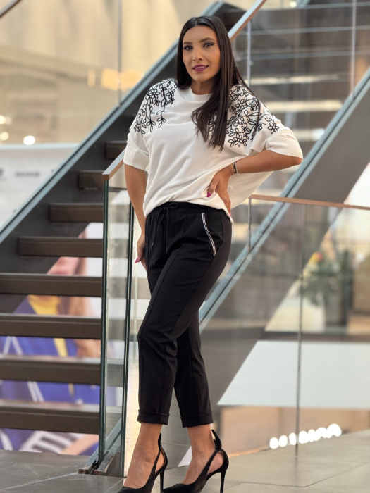 Pantaloni dama negrii cu dunga argintie la buzunare [2]