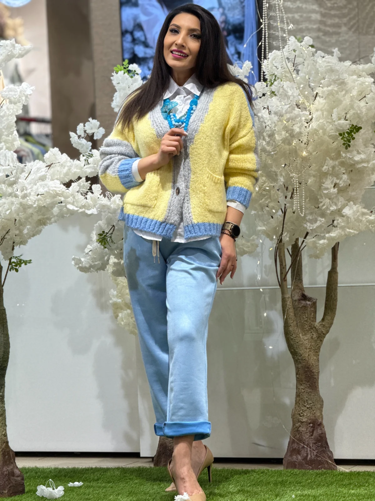 Pantaloni dama bleo din piele intoarsa cu snur