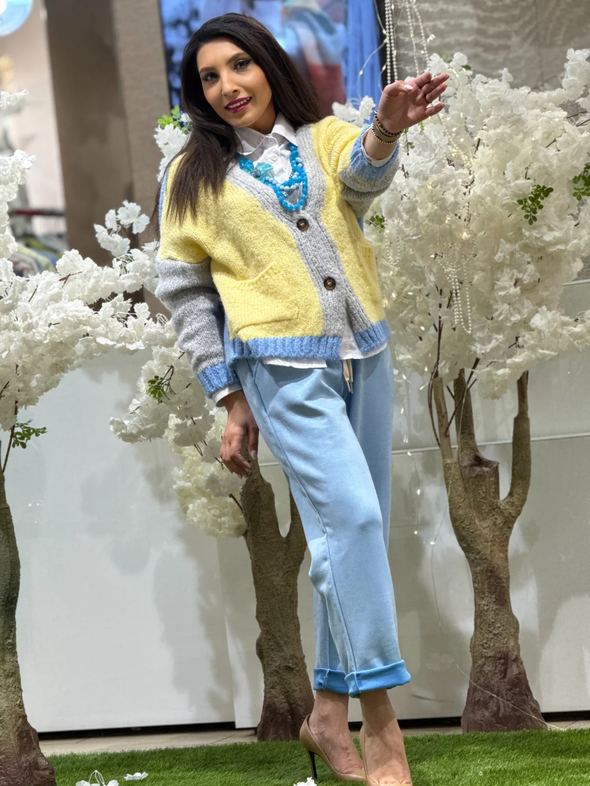 Pantaloni dama bleo din piele intoarsa cu snur [3]