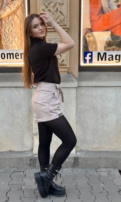 Pantaloni scurti din piele ecologica bej cu snur in talie [3]