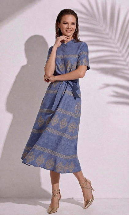 Rochie albastra din vascoza cu broderie bej [4]