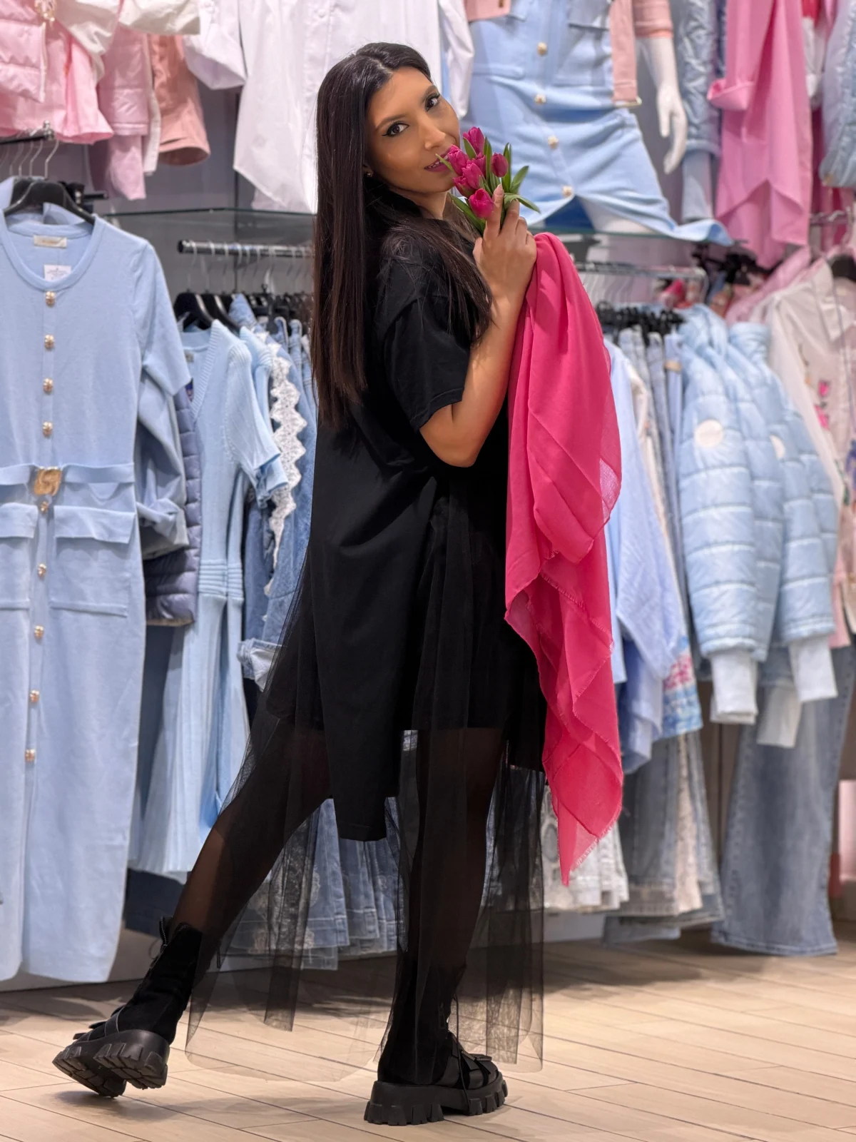 Rochie dama neagra cu voal si imprimeu roz [3]