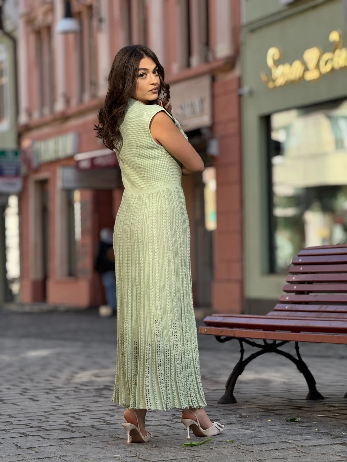 Rochie dama verde menta tip maiou cu detalii perforate [6]