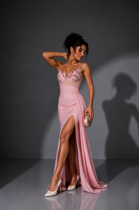 Rochie lunga roz cu corset si paiete [3]