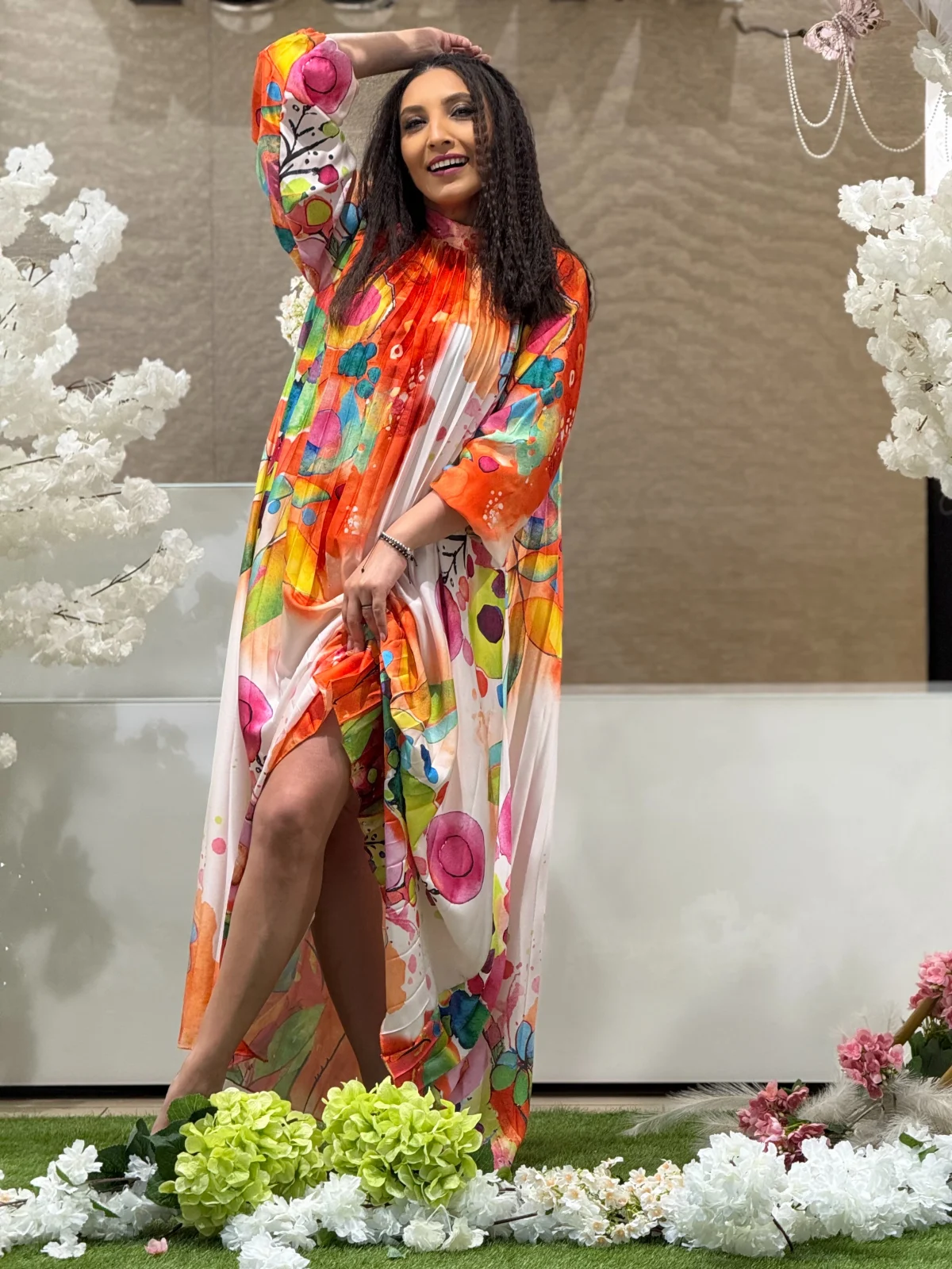 Rochie multicolora plisata lunga pe fond portocaliu [3]
