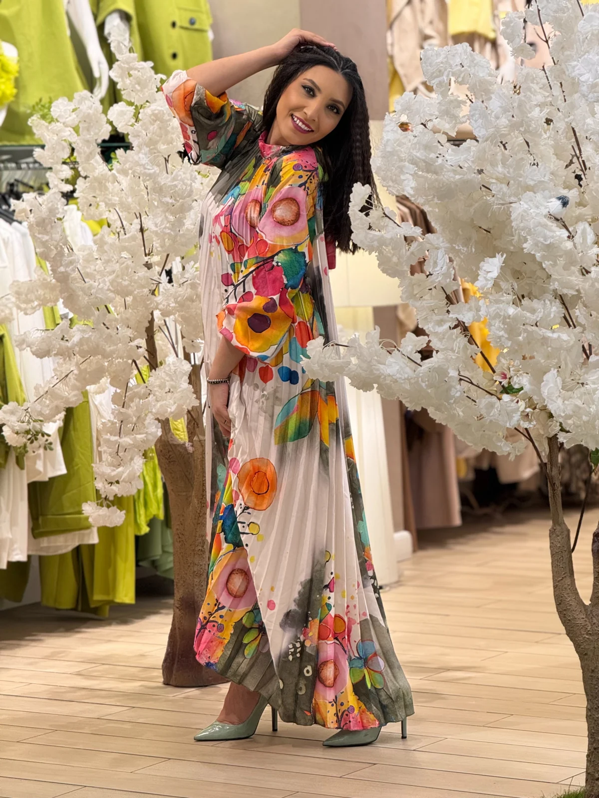 Rochie multicolora plisata lunga pe fond crem [3]