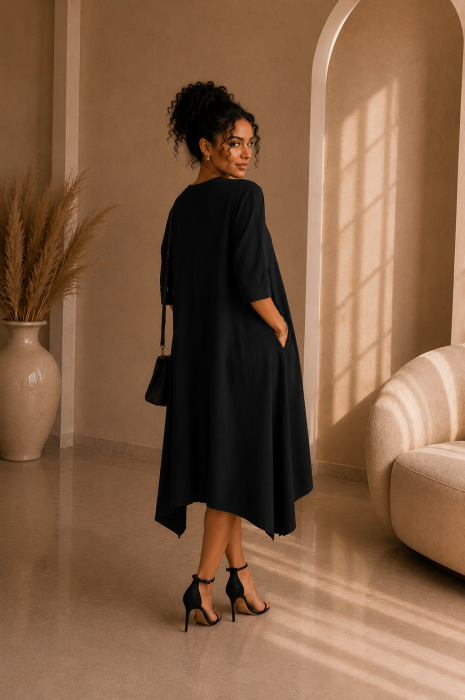 Rochie neagra casual cu guler rotund [2]
