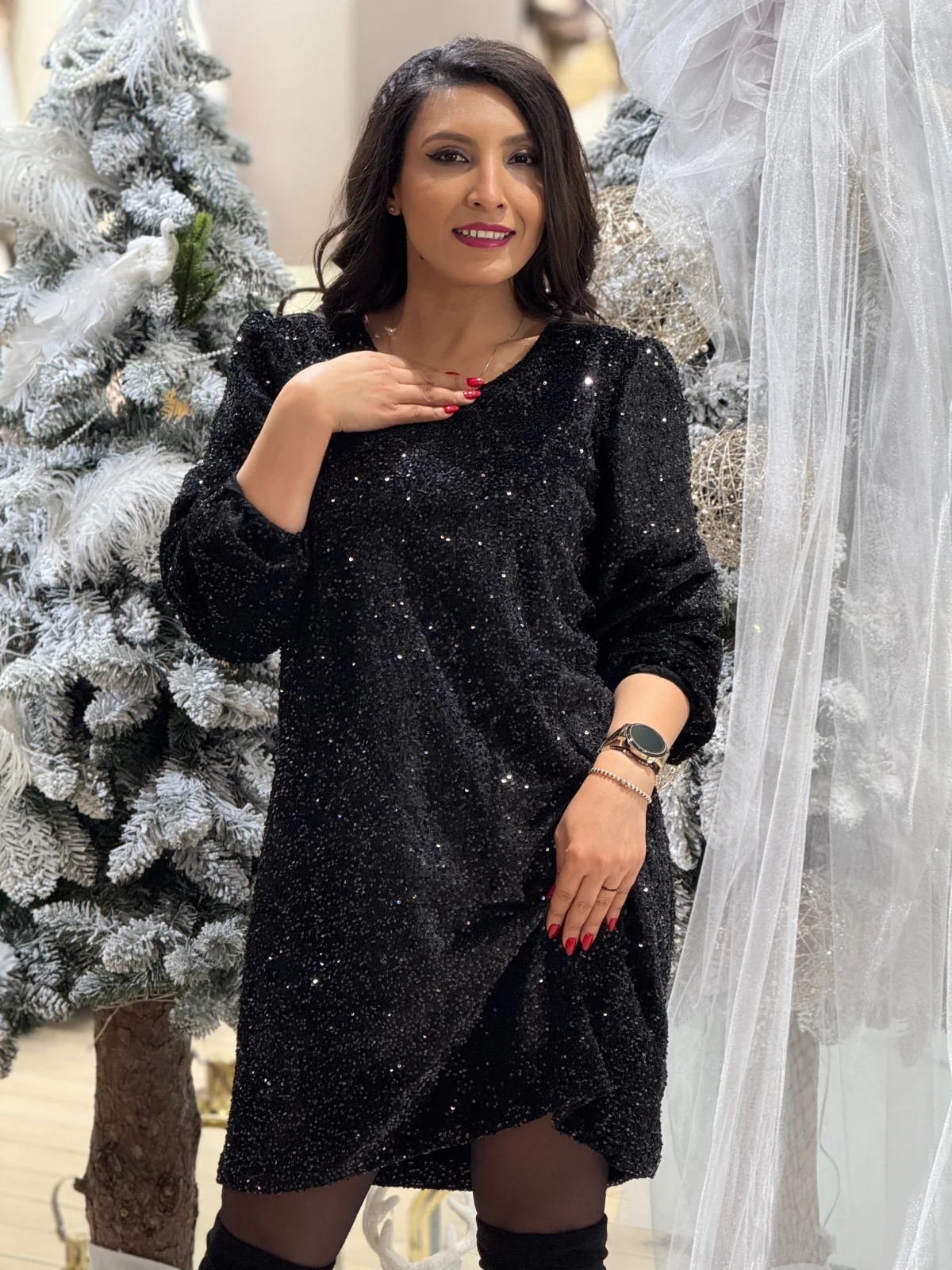 Rochie neagra din paiete si maneca bufanta [7]