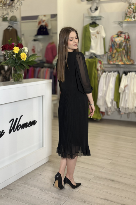 Rochie neagra plisata din voal cu detalii din perlute [4]