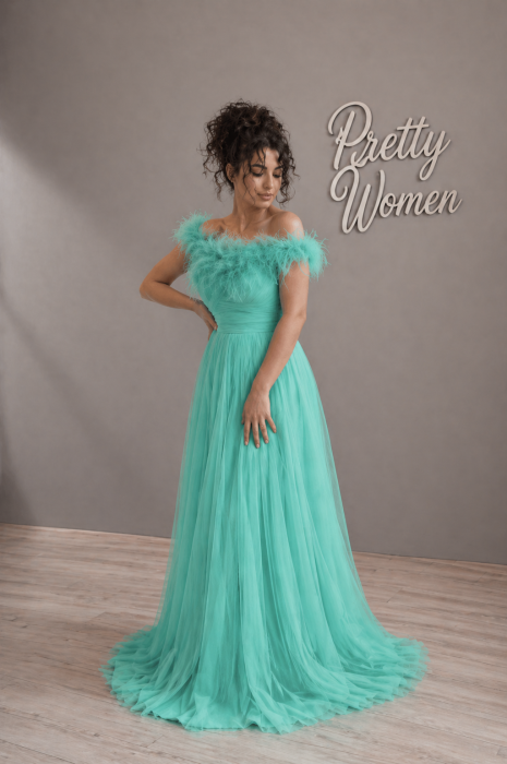 Rochie verde din tulle cu pene pe umeri [4]