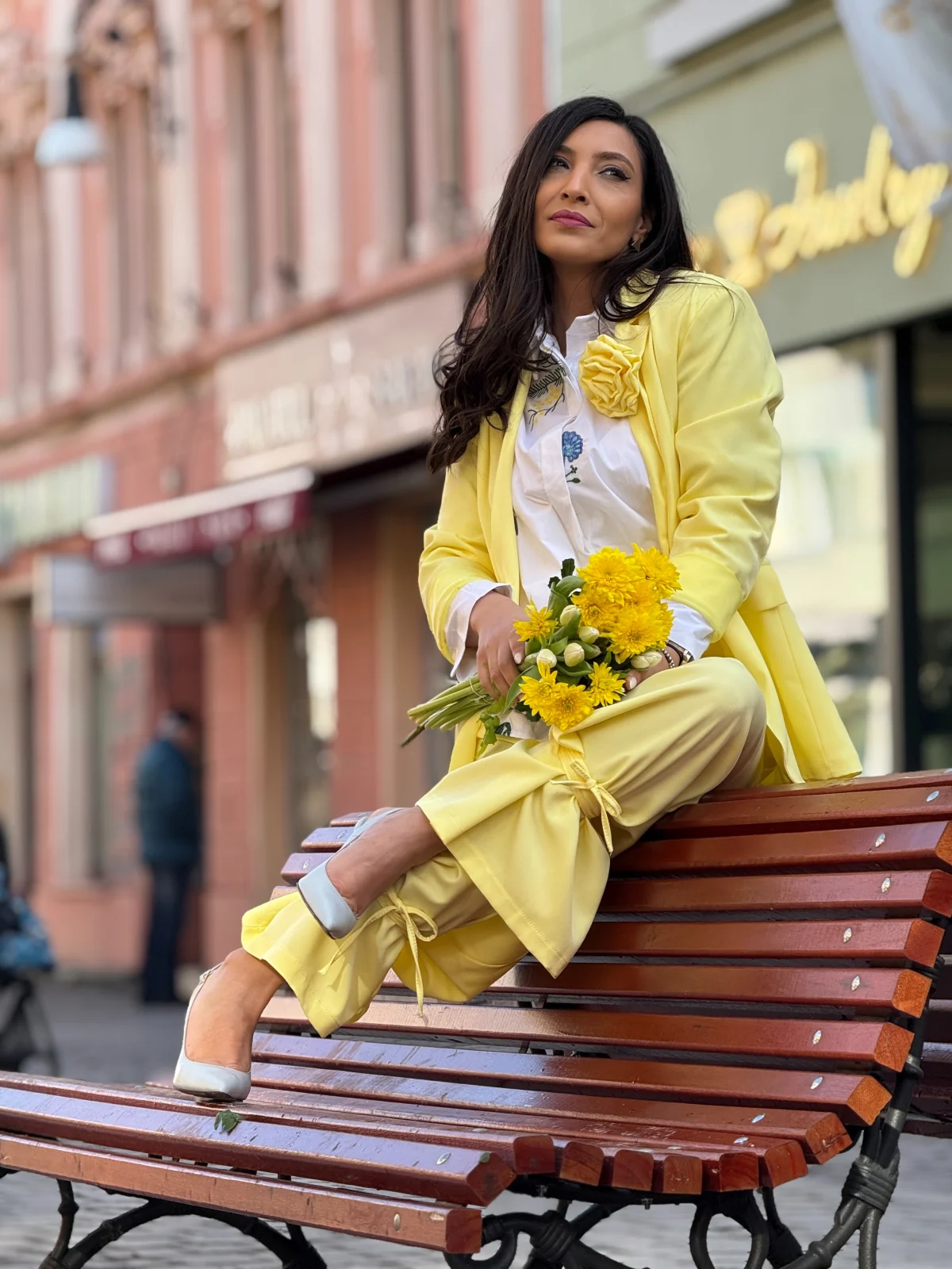 Sacou dama galben elegant cu brosa detasabila