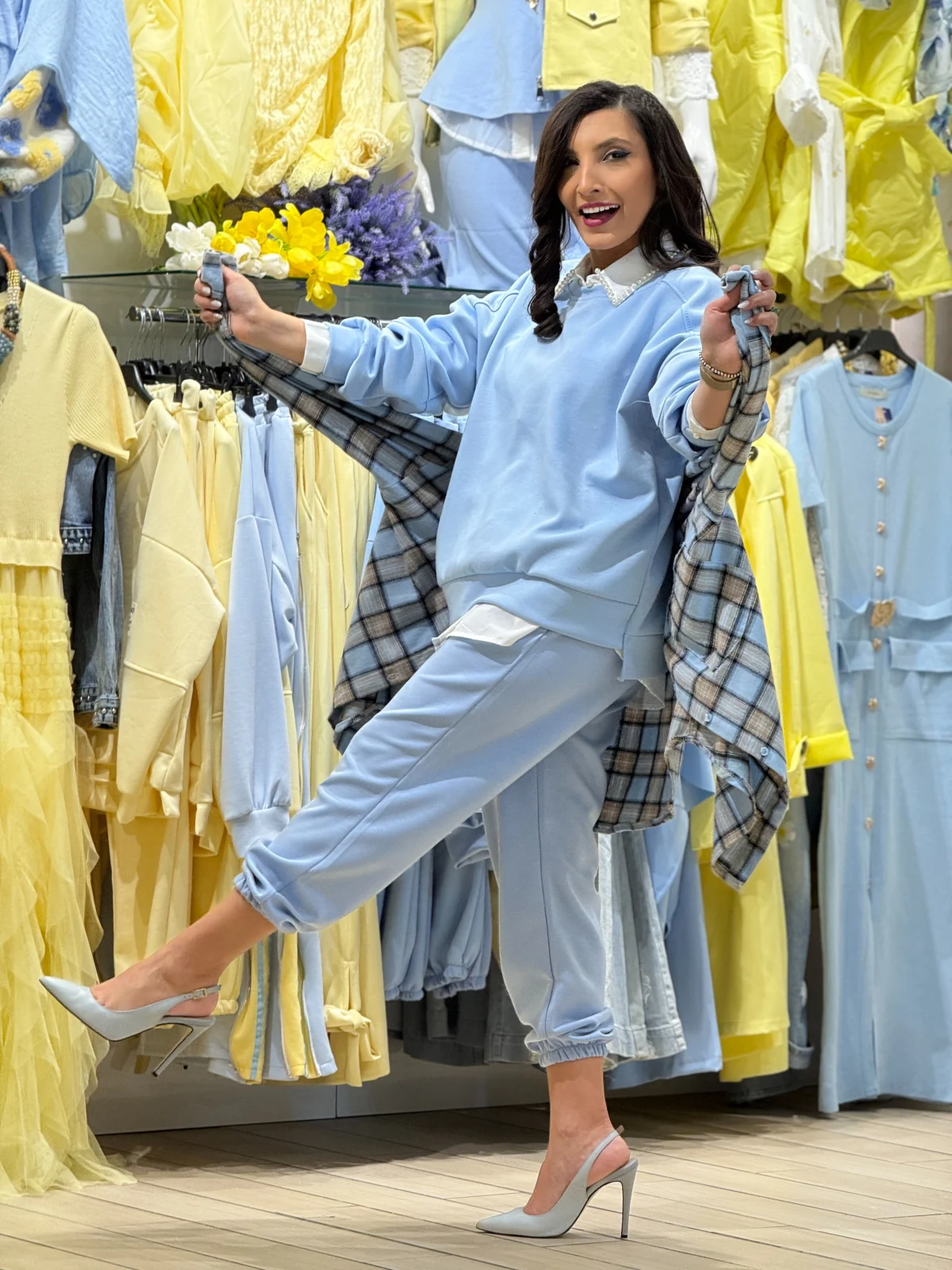 Trening dama albastru pastel cu mesaj pe maneca