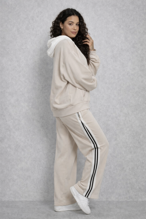 Trening dama bej cu gluga alba [3]