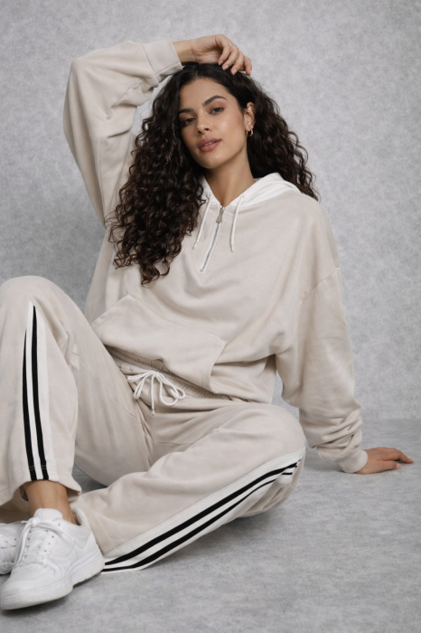 Trening dama bej cu gluga alba [4]