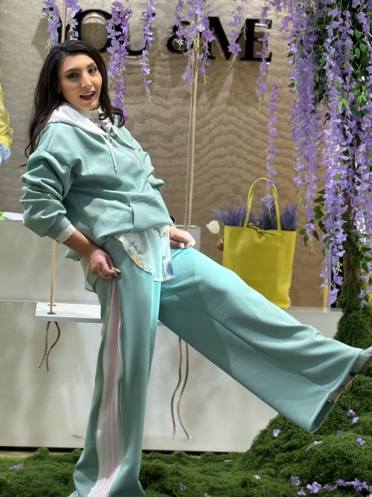 Trening dama verde menta cu gluga alba