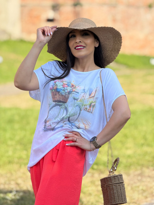 Tricou alb cu imprimeu bicicleta cu cosulet flori