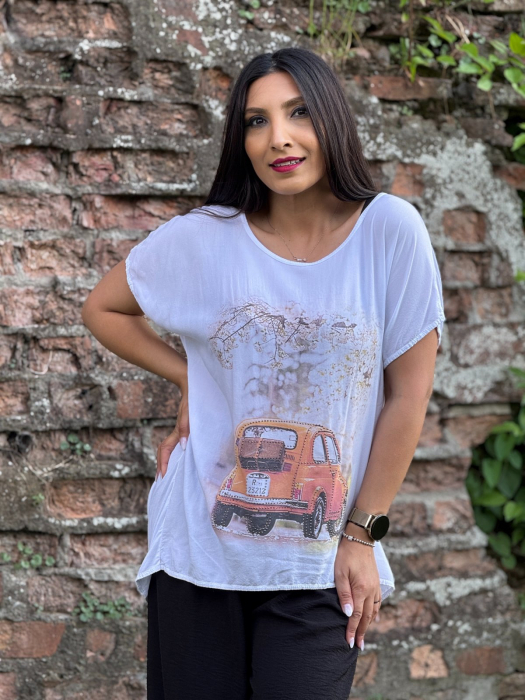Tricou alb cu imprimeu masinuta portocalie