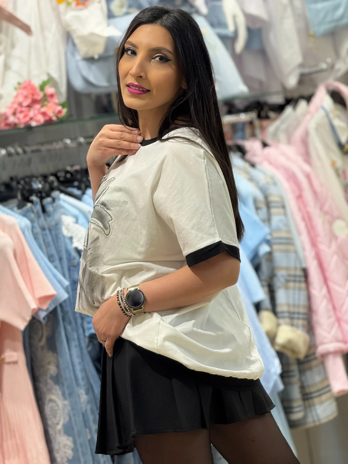 Tricou cu imprimeu floral negru cu aplicatie textila 3D [3]