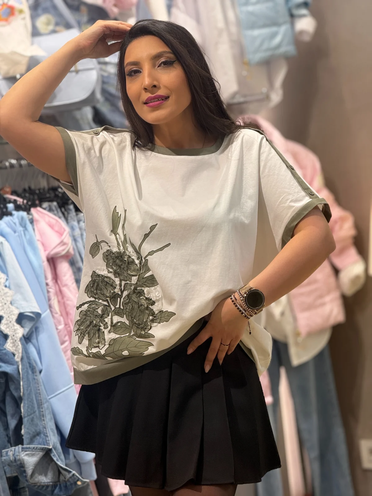 Tricou cu nasturi decorativi pe umar si imprimeu floral verde [2]