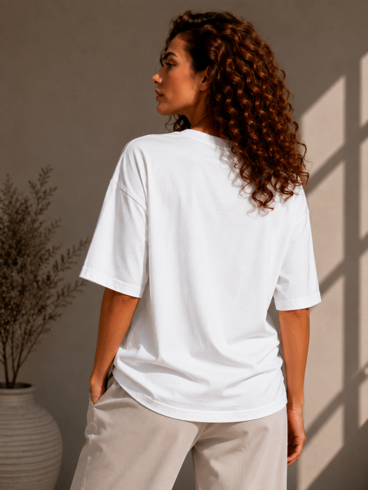 Tricou dama alb cu imprimeu catel cu basca bej [4]