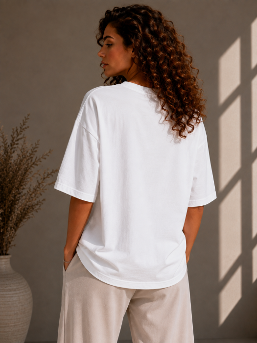 Tricou dama alb cu imprimeu catel cu basca neagra [4]