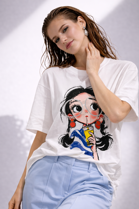 Tricou dama alb cu imprimeu fetita cu codite [3]