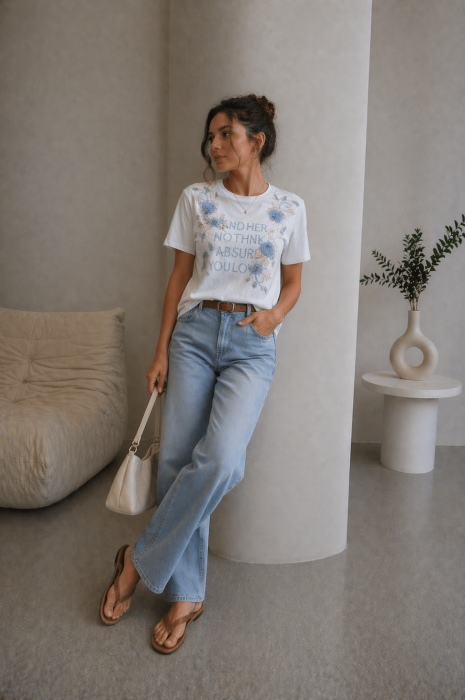 Tricou dama alb cu imprimeu floral albastru [2]