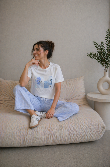 Tricou dama alb cu imprimeu floral albastru [4]