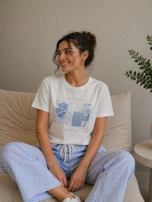 Tricou dama alb cu imprimeu floral albastru [5]