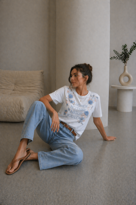 Tricou dama alb cu imprimeu floral albastru [4]