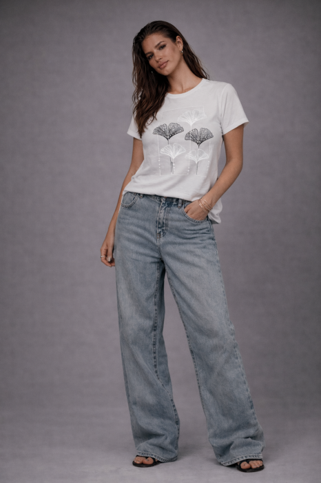 Tricou dama alb cu imprimeu flori minimaliste in chenar argintiu [3]