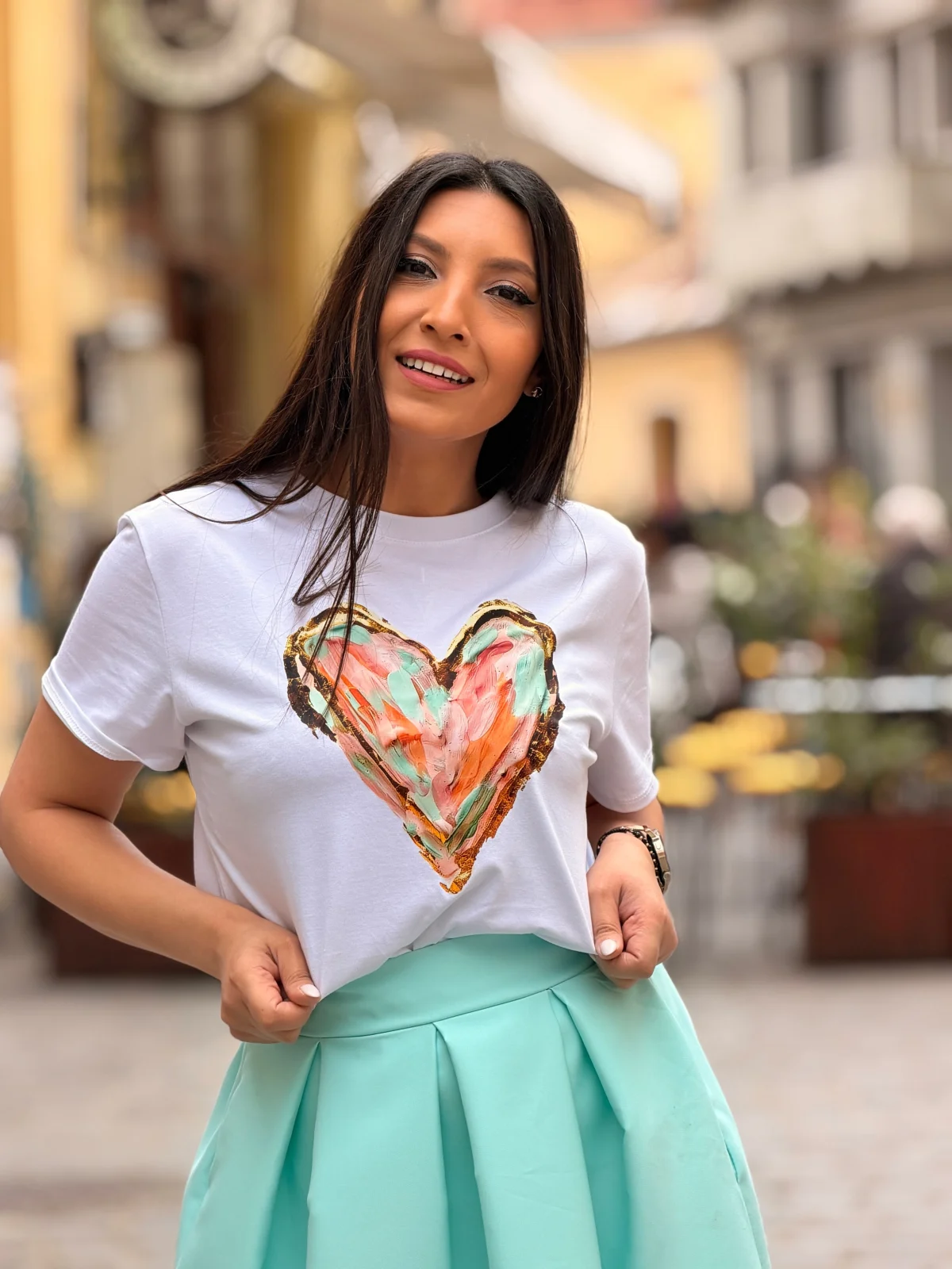 Tricou dama alb cu imprimeu inima multicolora [2]