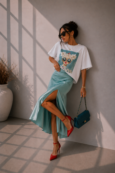 Tricou dama alb din bumbac cu imprimeu fetita cu flori de mar in par [3]