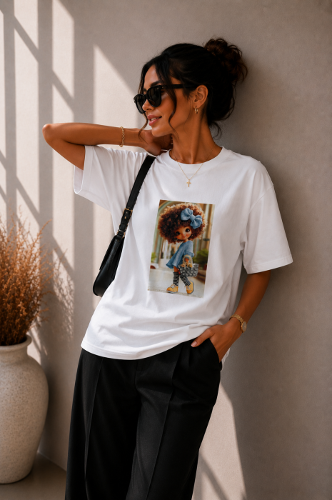Tricou dama alb din bumbac cu imprimeu fetita cu poseta cu aplicatii perlute [3]