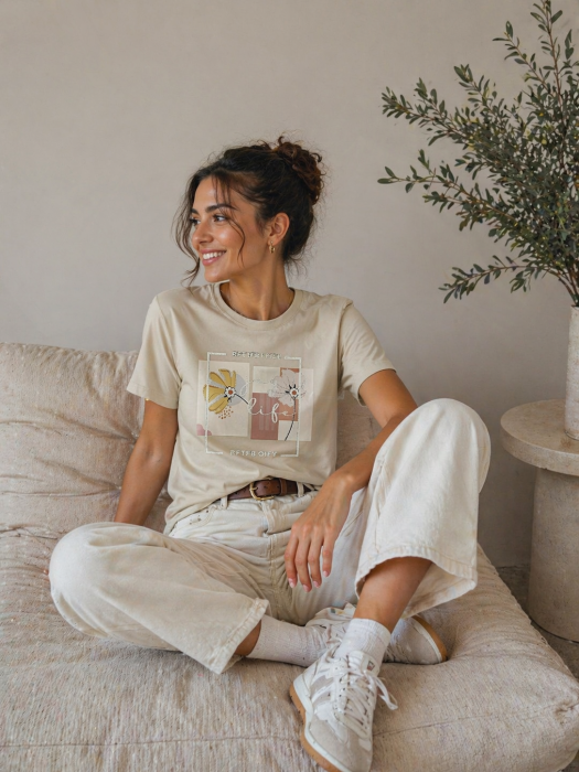 Tricou dama bej cu imprimeu floral galben [2]