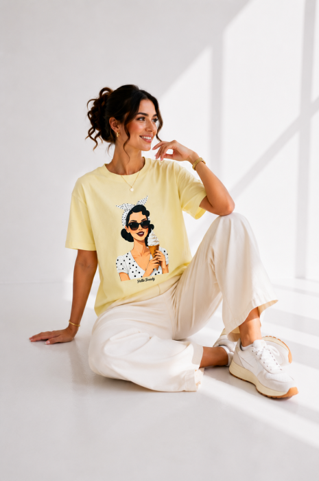 Tricou dama galben cu imprimeu fata imbracata cu alb si inghetata in mana [3]