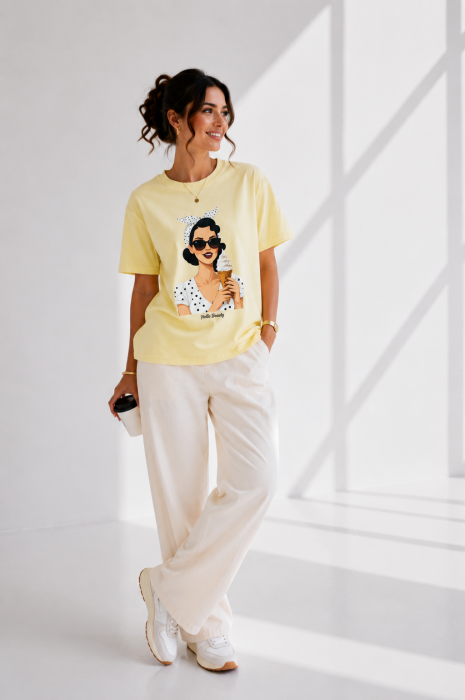 Tricou dama galben cu imprimeu fata imbracata cu alb si inghetata in mana [2]