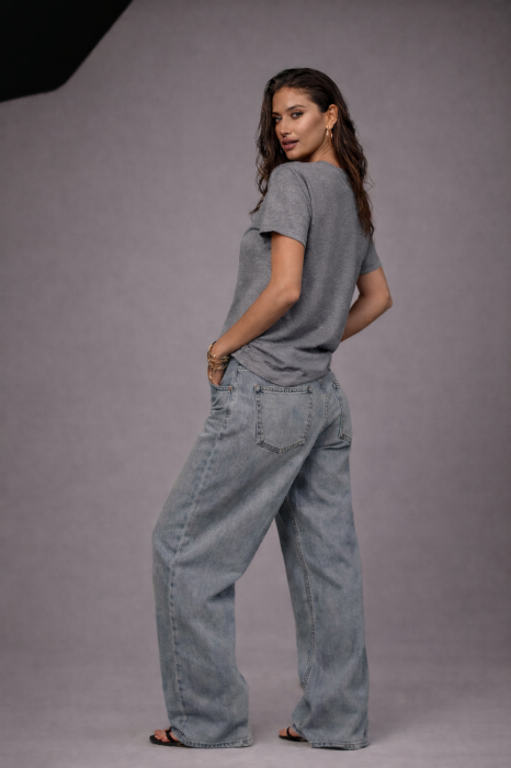 Tricou dama gri cu imprimeu flori minimaliste in chenar argintiu [5]