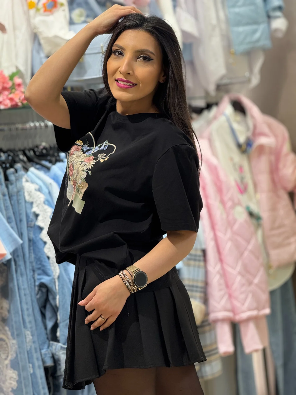 Tricou dama negru cu imprimeu floral multicolor in forma de inima [4]