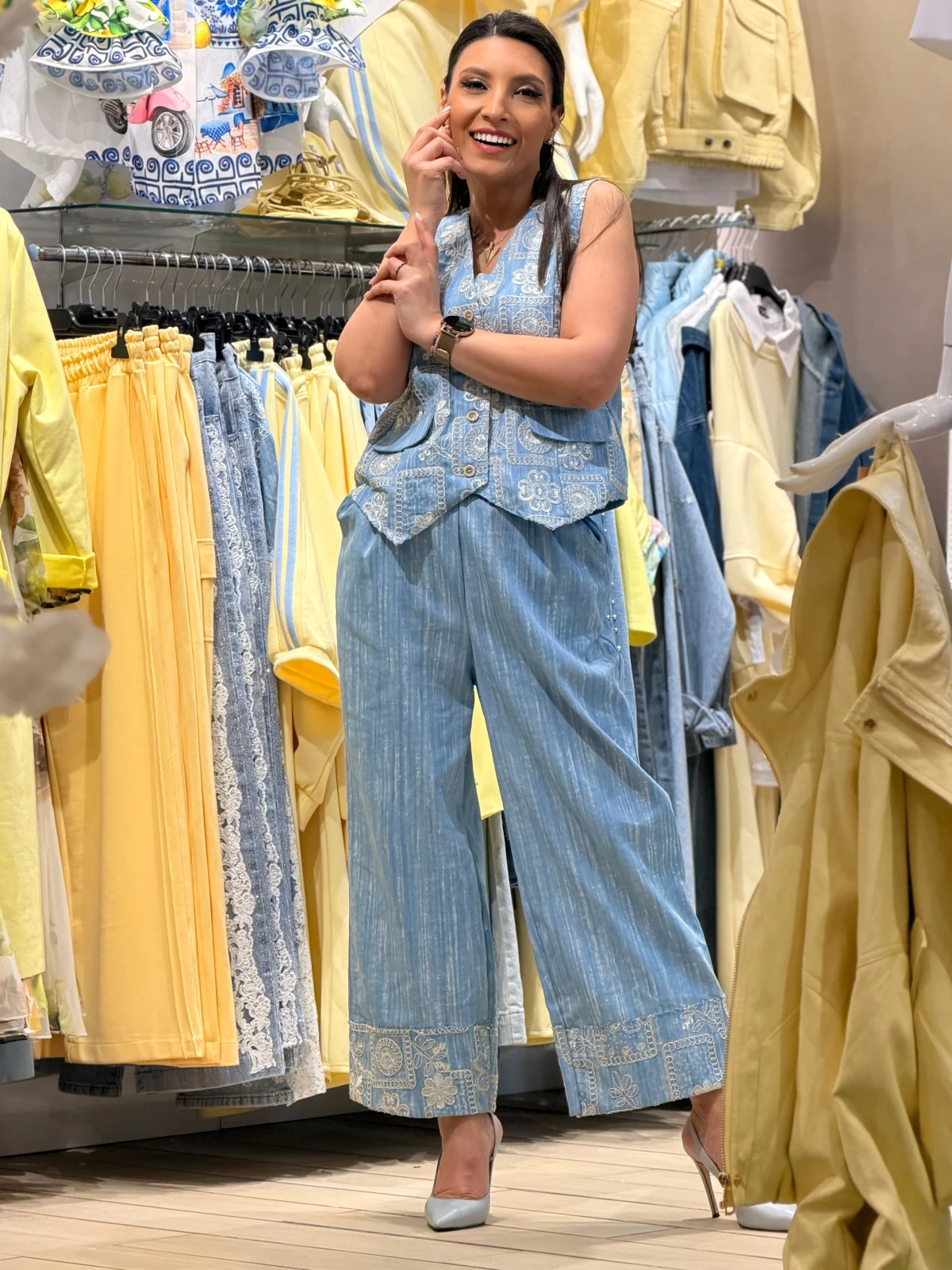 Vesta dama albastra cu dantela florala [2]