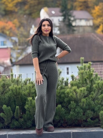 Noutati - Compleu dama kaki tricotat cu model impetit
