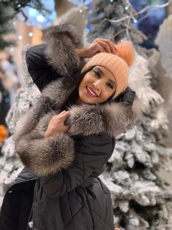 Caciula roz cu ciucur din blana naturala [1]