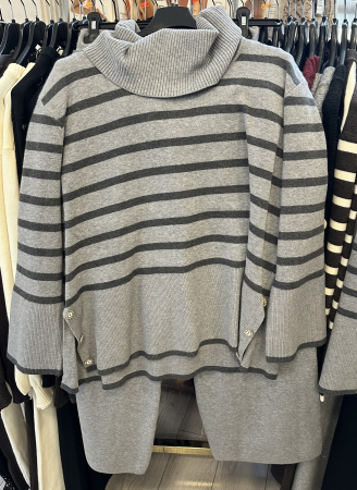 Black Friday - Compleu dama gri tricotat cu gat inalt si dungi orizontale pe bluza