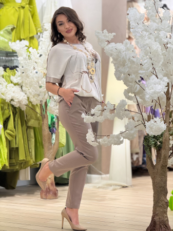 Pantaloni bej cu dunga [2]