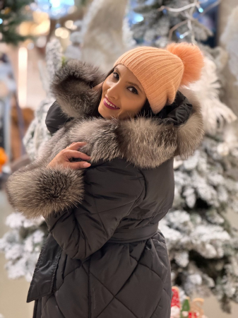 Caciula roz cu ciucur din blana naturala [3]