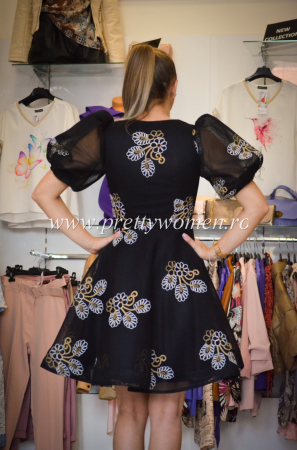 Rochie din tulle in clos cu floricele brodate [3]