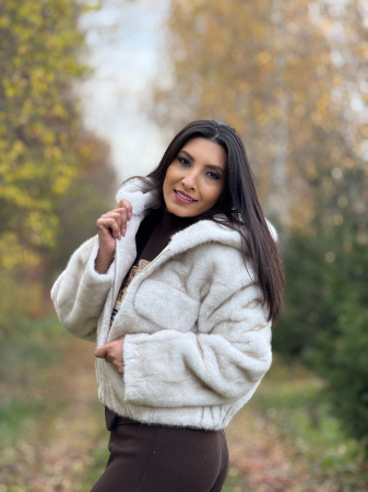 Blanita dama bej scurta cu gluga si buzunare [5]