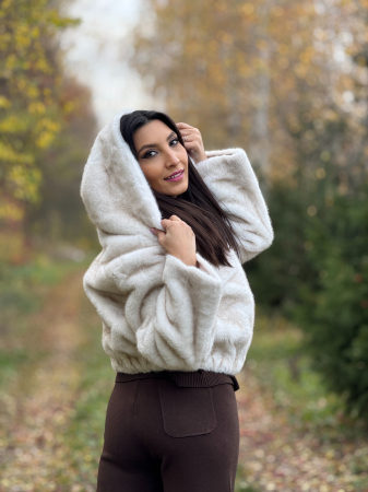 Blanita dama bej scurta cu gluga si buzunare [6]