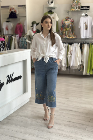 Promotii actuale - Blugi largi cu floricele galbene brodate